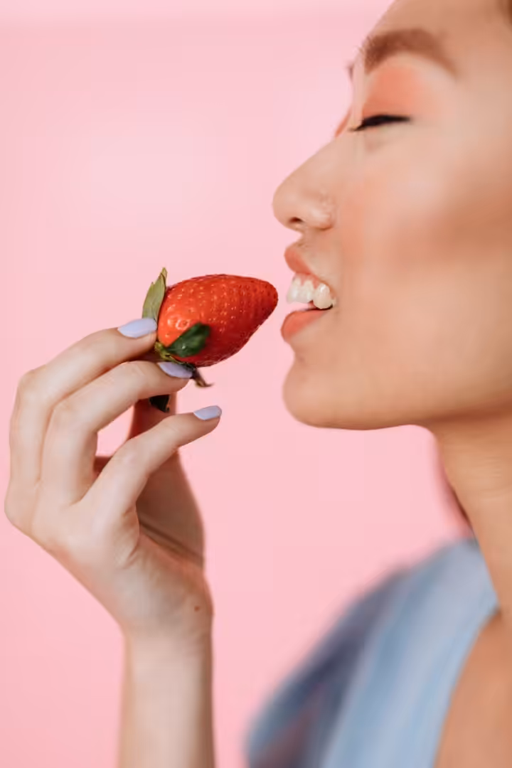 Schöne Haut von innen: So beeinflusst die richtige Ernährung dein Hautbild